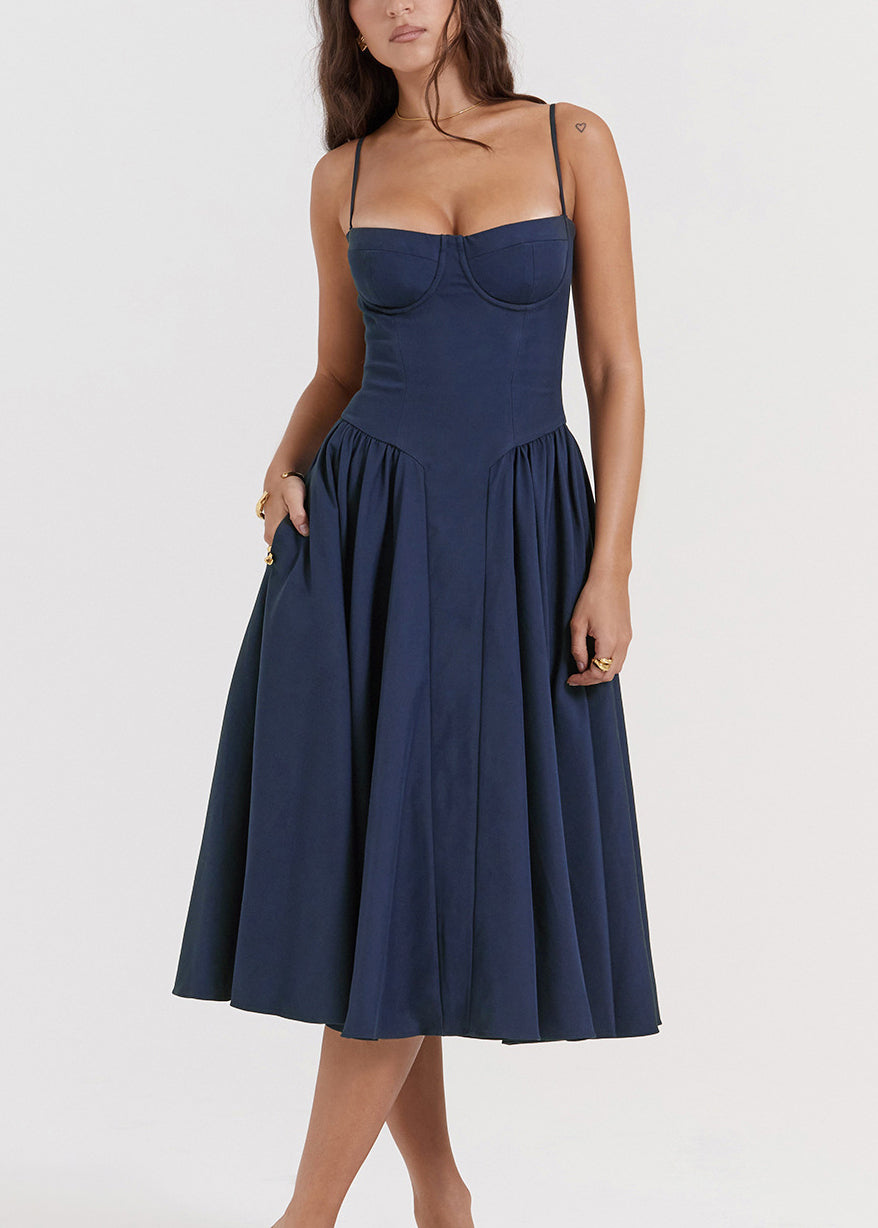 Effortlessly Elegant Dress with a Timeless Design