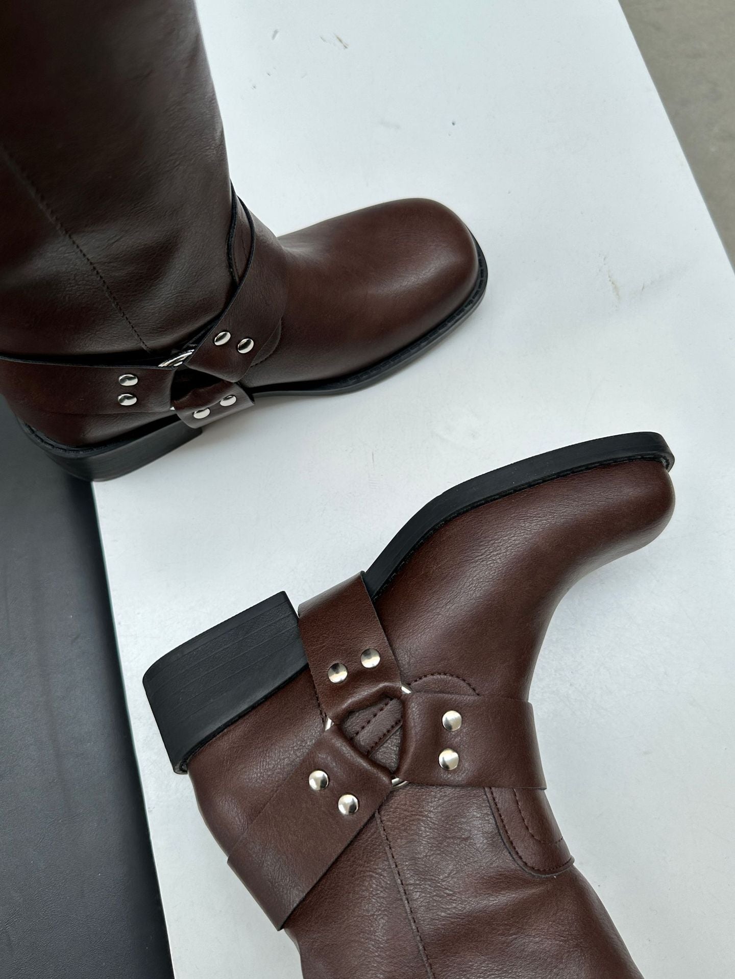 Well Tailored Boots with a Graceful Silhouette