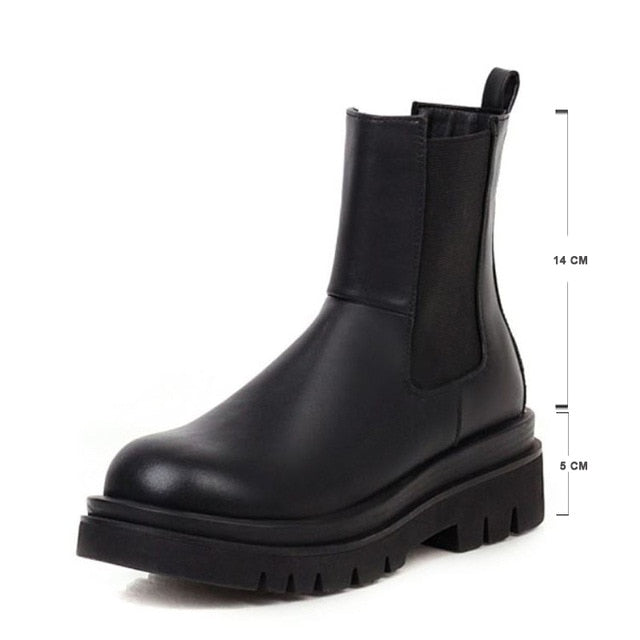 Well Tailored Boots with a Graceful Silhouette