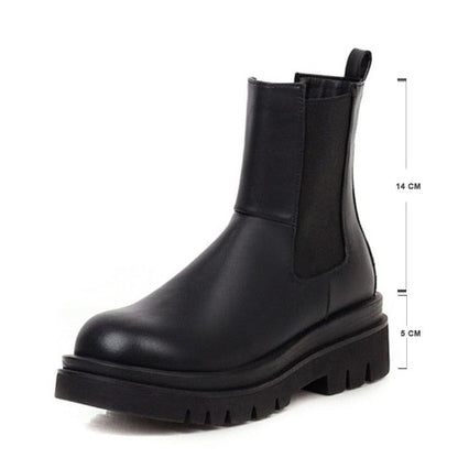 Well Tailored Boots with a Graceful Silhouette