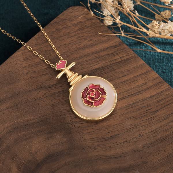 Effortlessly Elegant Garment with a Timeless Design