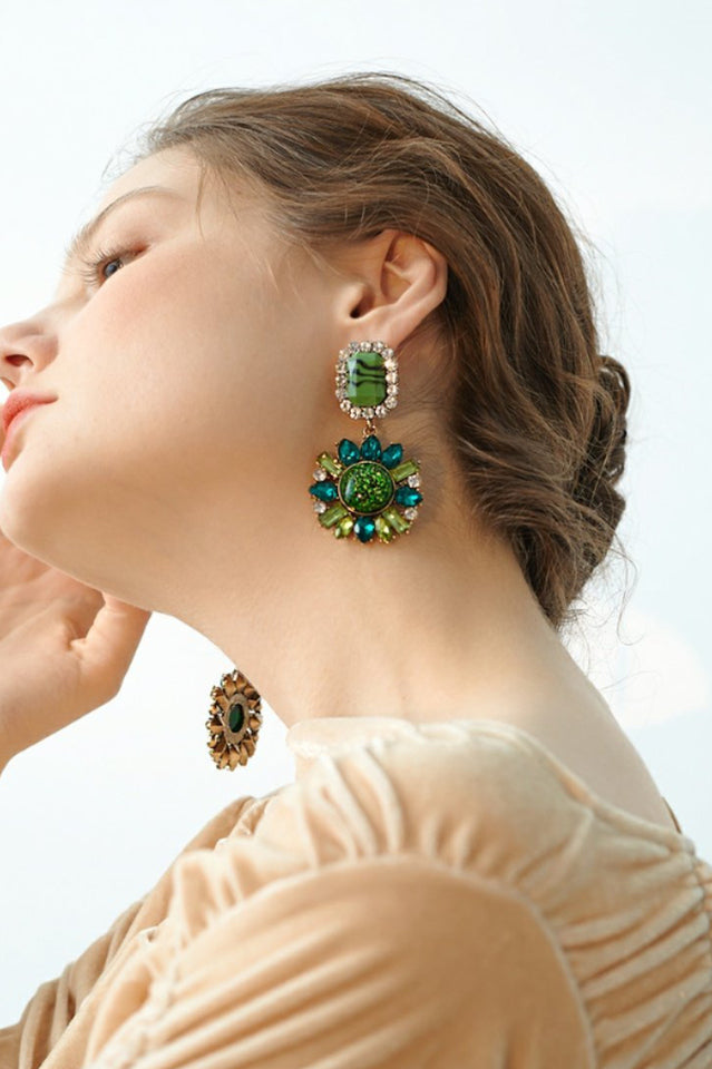 Effortlessly Elegant Garment with a Timeless Design