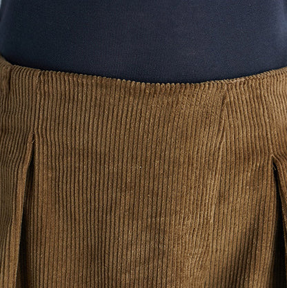 Well Tailored Pants with a Graceful Silhouette