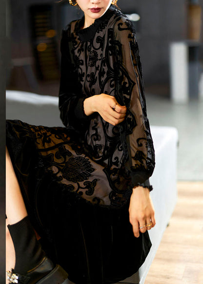 Beautifully Finished Dress in a Timeless Design