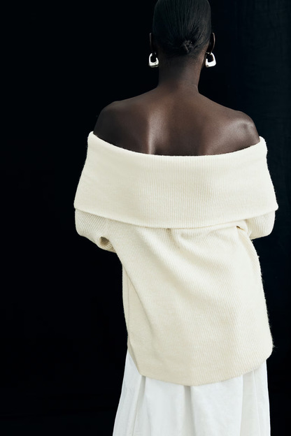 Well Tailored Top with a Graceful Silhouette