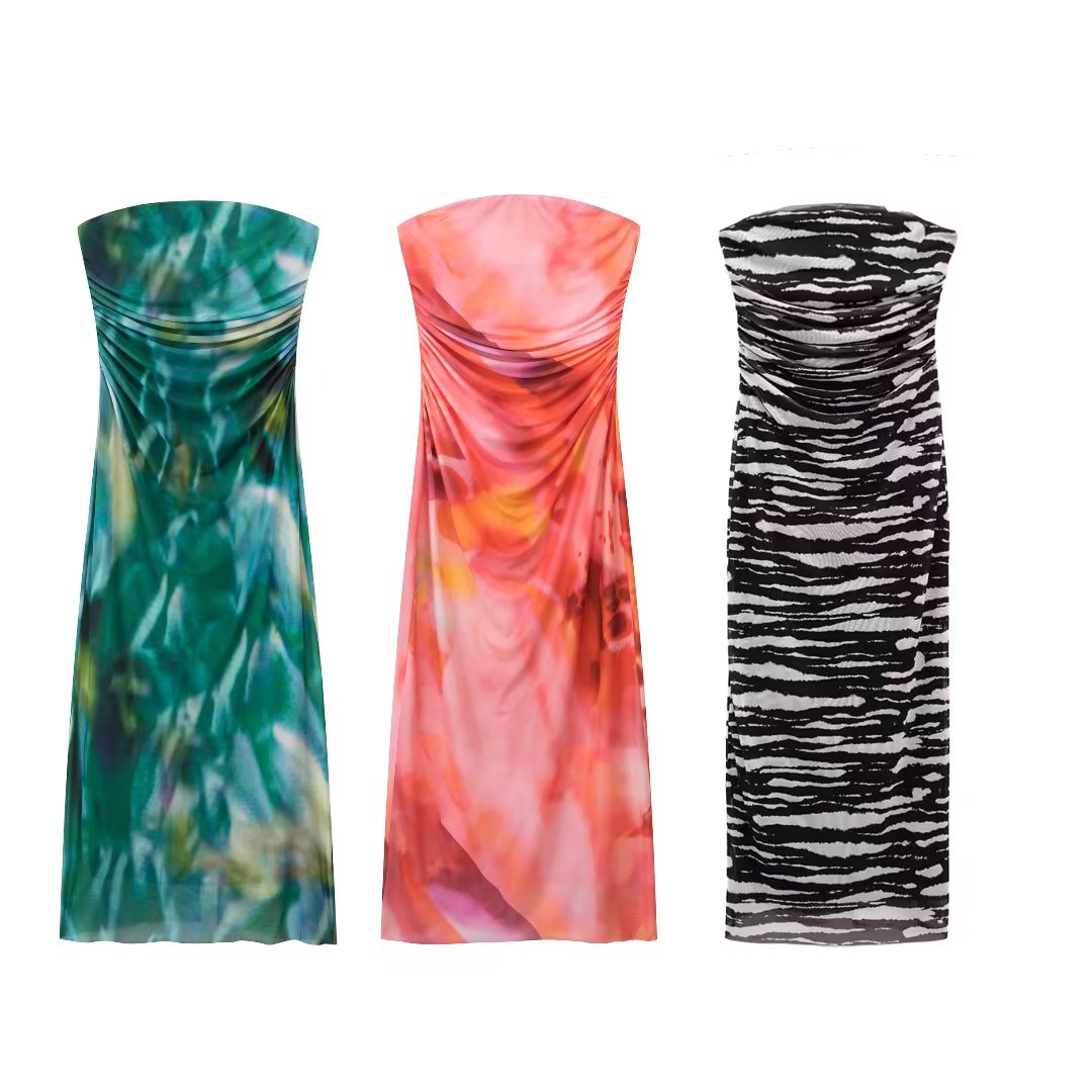 Beautifully Finished Dress in a Timeless Design