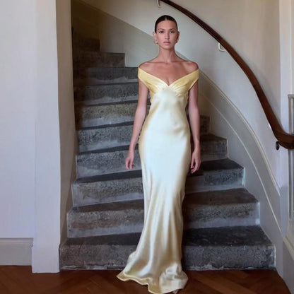 Beautifully Finished Dress in a Timeless Design