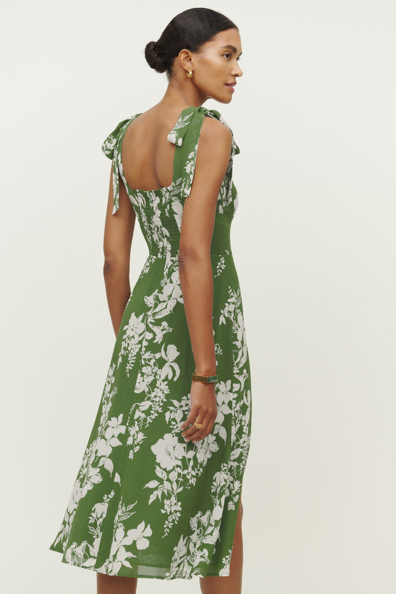 Gracefully Styled Dress for Any Occasion