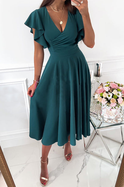 Effortlessly Elegant Dress with a Timeless Design