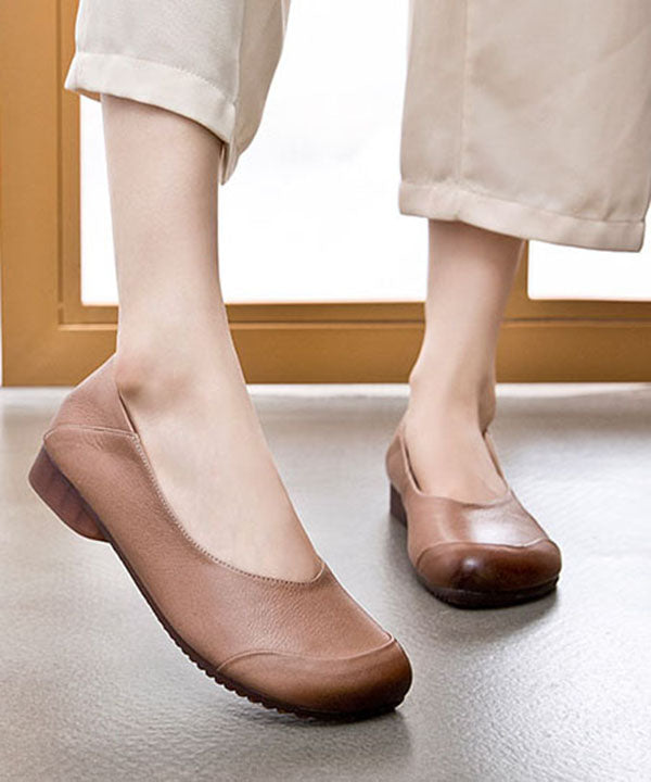 Effortlessly Elegant Shoes with a Timeless Design