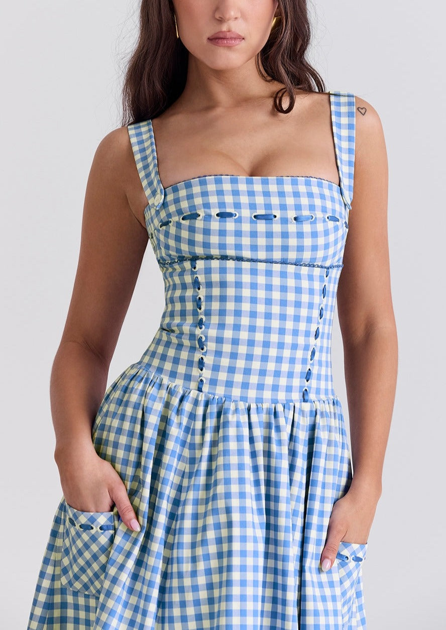Well Tailored Dress with a Graceful Silhouette