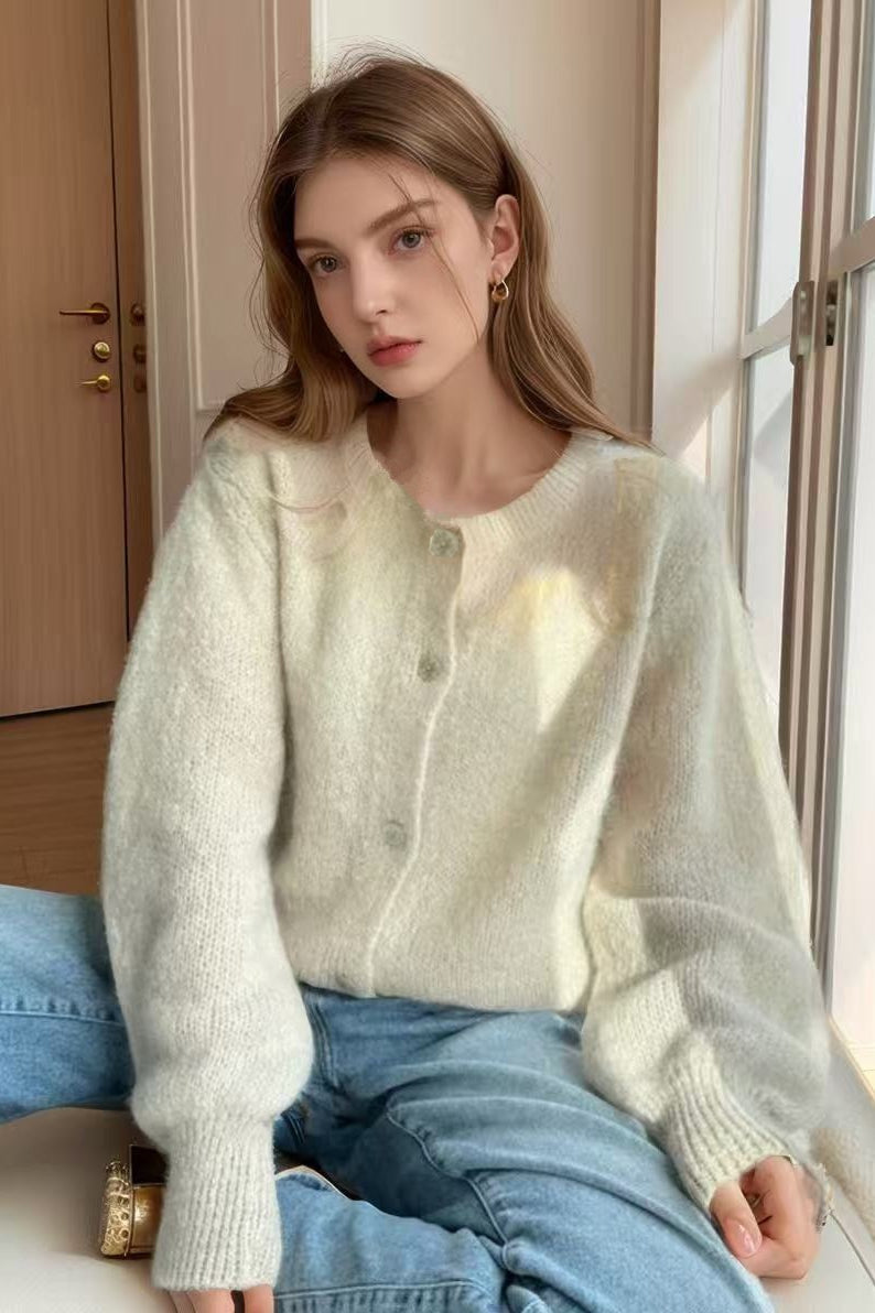 Well Tailored Cardigan with a Graceful Silhouette