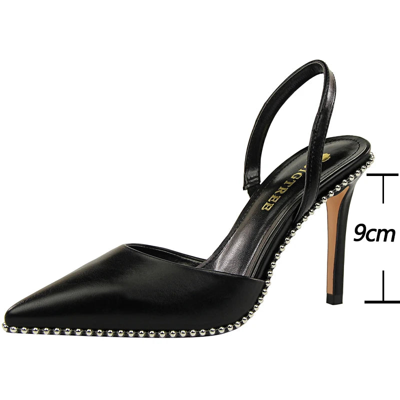 Effortlessly Elegant Heels with a Timeless Design
