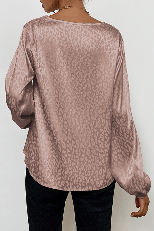 Effortlessly Elegant Blouse with a Timeless Design