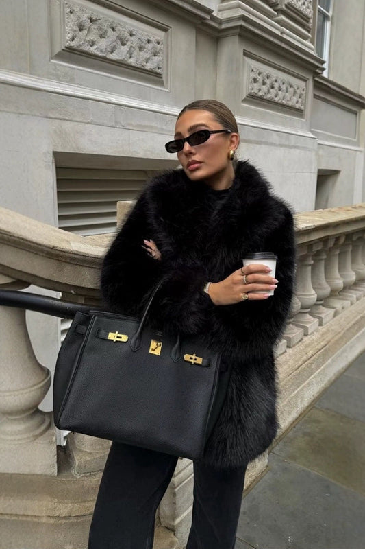 Effortlessly Elegant Coat with a Timeless Design