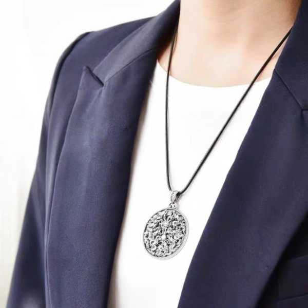 Effortlessly Elegant Garment with a Timeless Design
