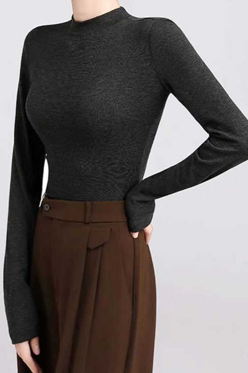 Well Tailored Top with a Graceful Silhouette