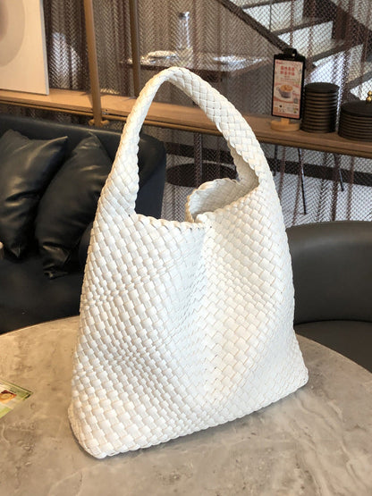 Well Tailored Bag with a Graceful Silhouette