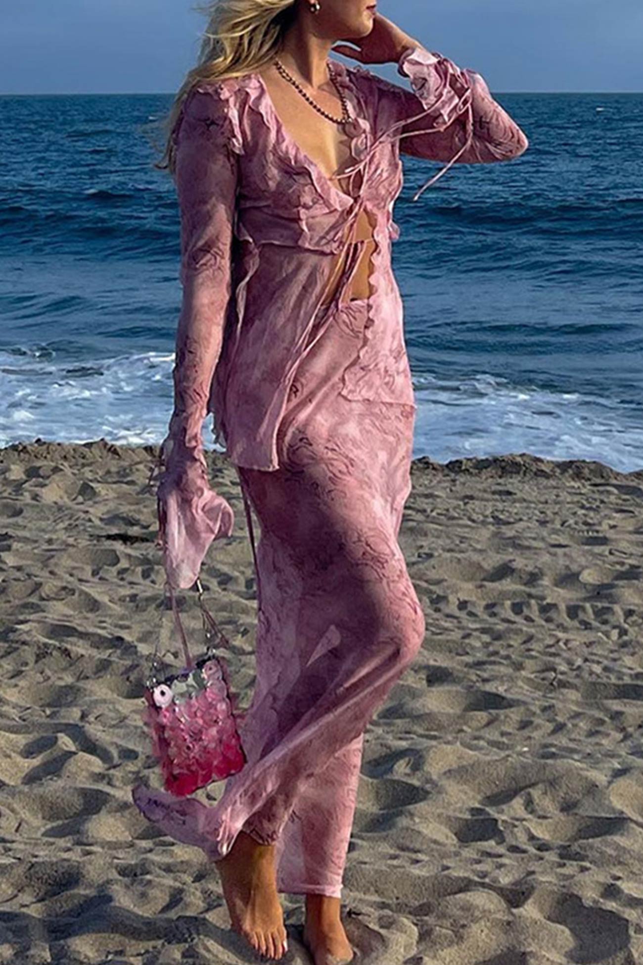 Well Tailored Cardigan with a Graceful Silhouette