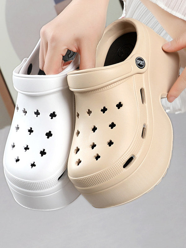 Effortlessly Elegant Sandals with a Timeless Design