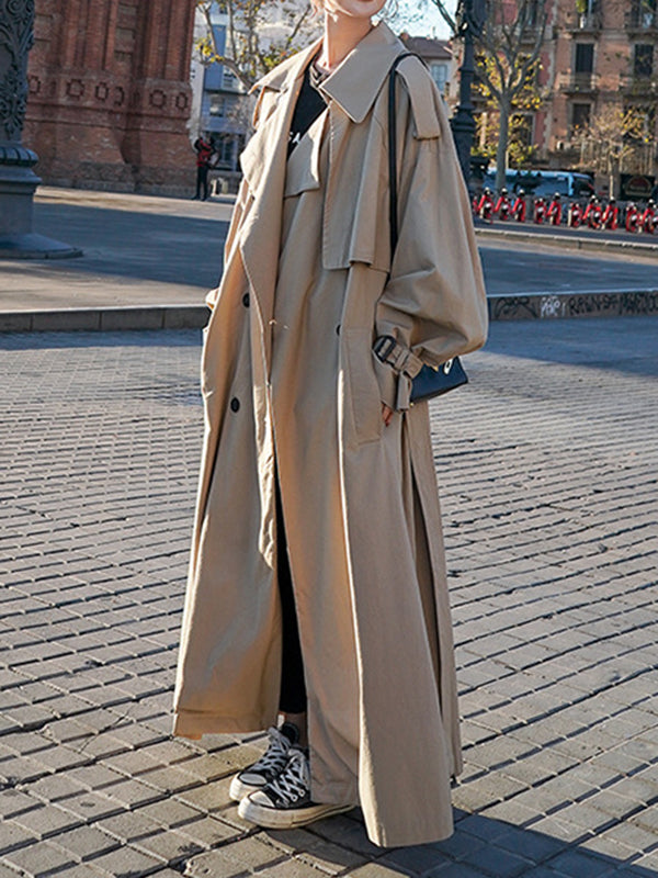 Well Tailored Coat with a Graceful Silhouette
