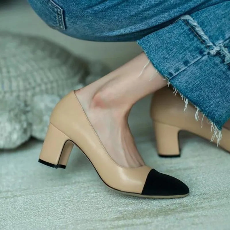 Effortlessly Elegant Sandals with a Timeless Design