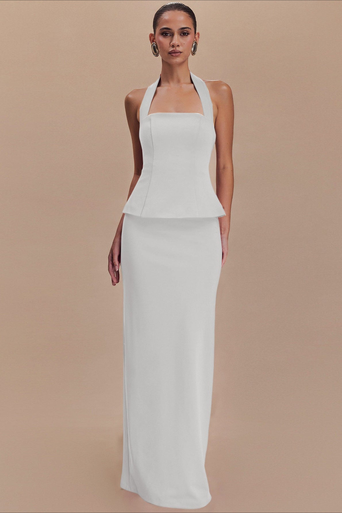Well Tailored Dress with a Graceful Silhouette