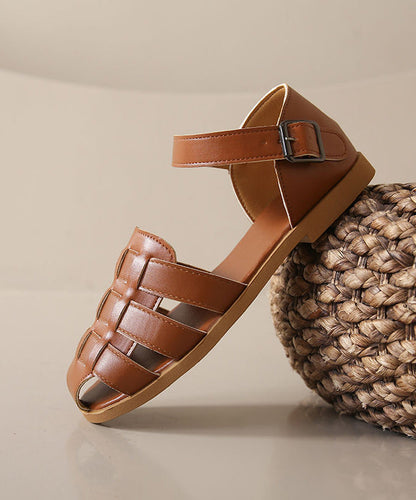 Well Tailored Sandals with a Graceful Silhouette