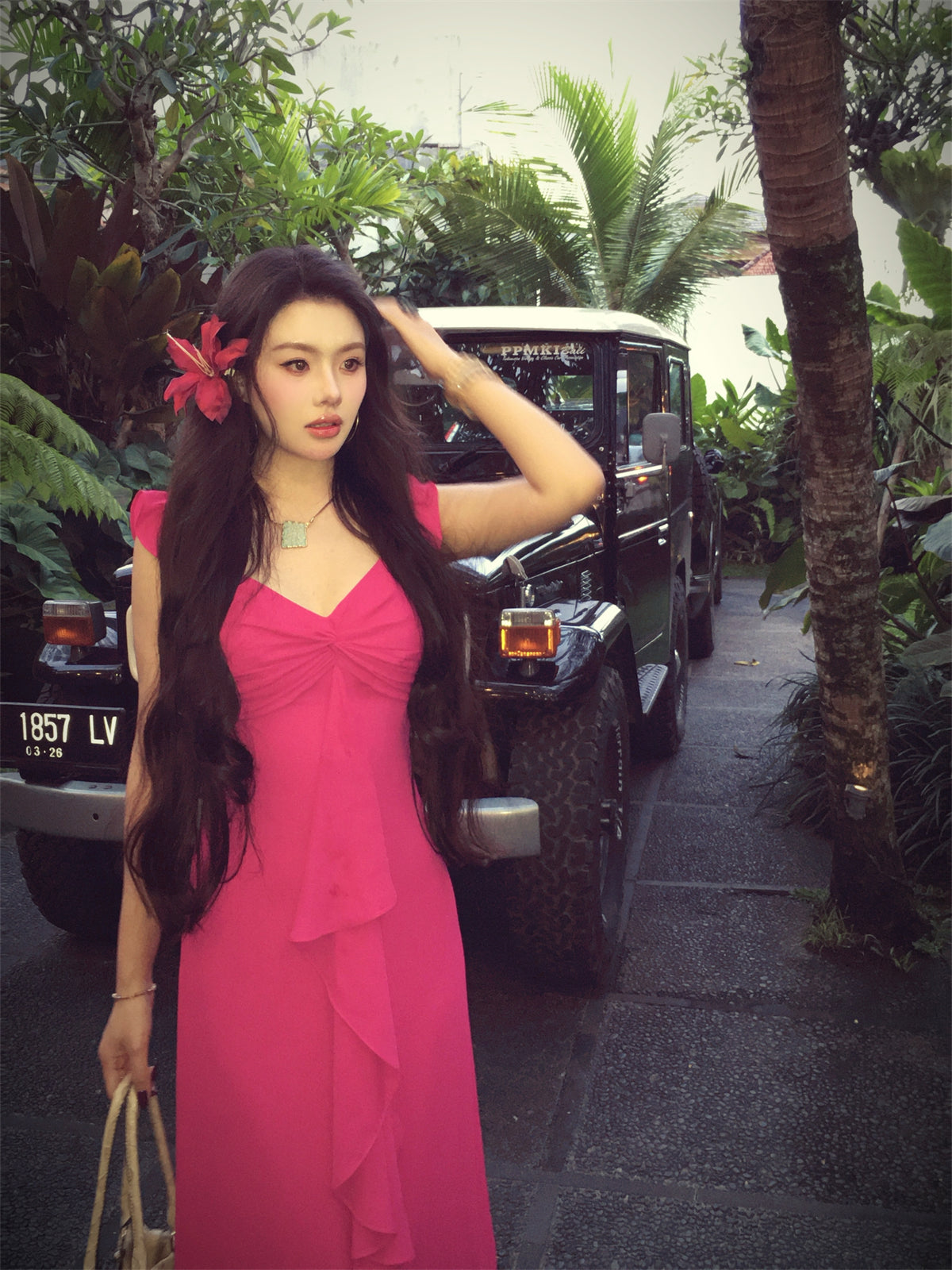 Effortlessly Elegant Dress with a Timeless Design