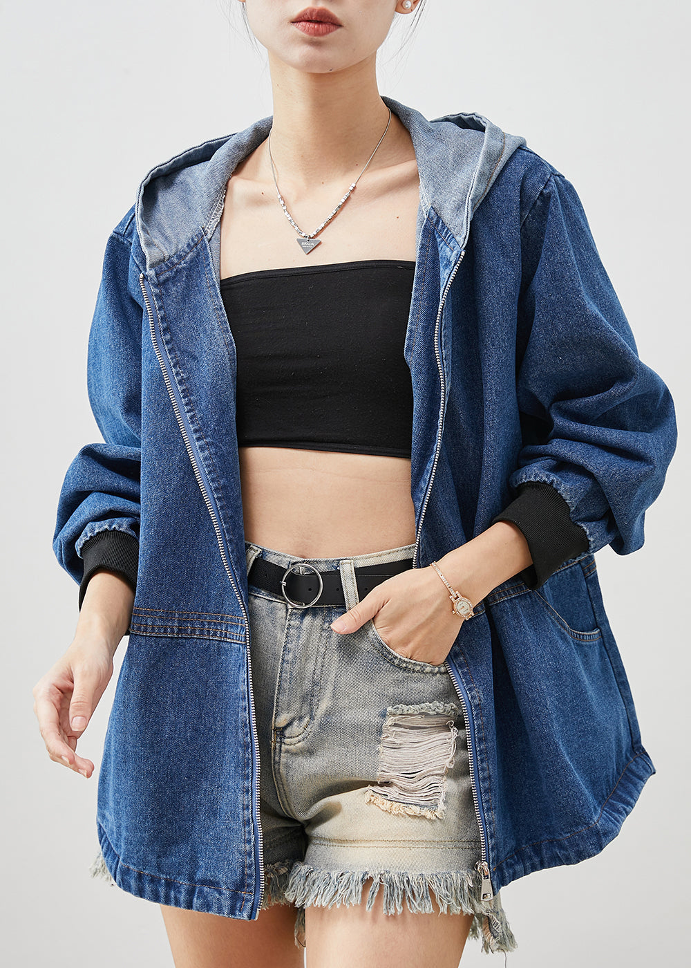 Well Tailored Jacket with a Graceful Silhouette