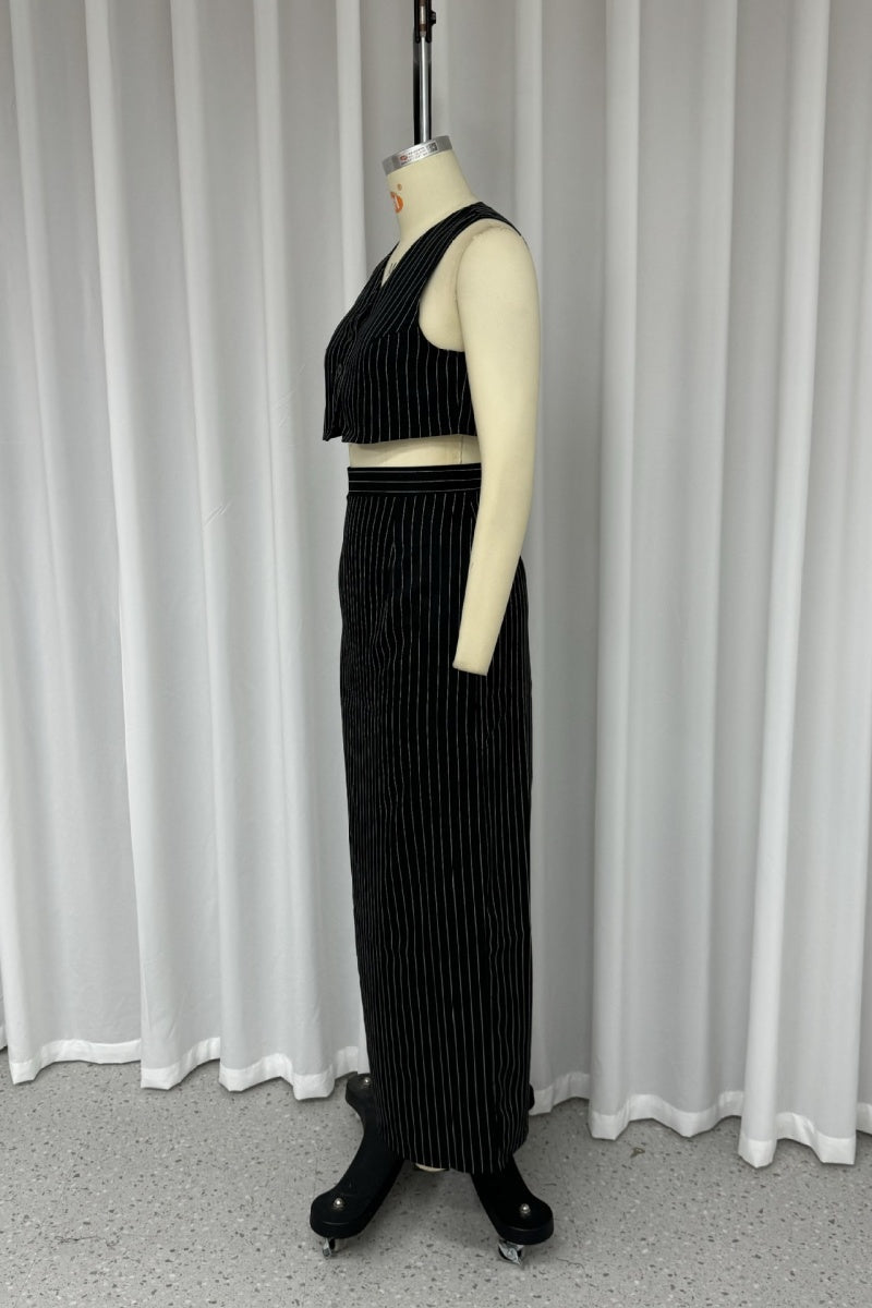 Effortlessly Elegant Garment with a Timeless Design