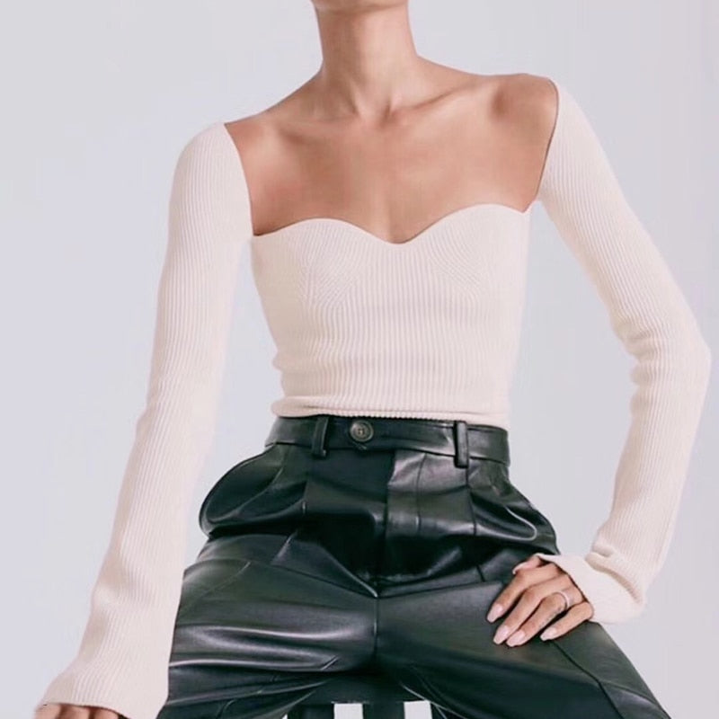 Well Tailored Top with a Graceful Silhouette