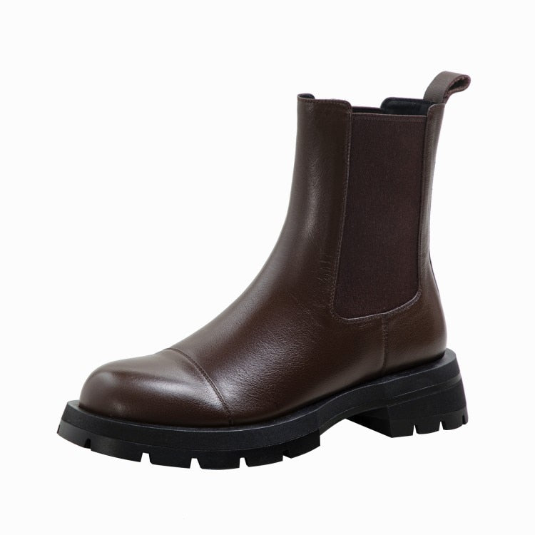Effortlessly Elegant Boots with a Timeless Design