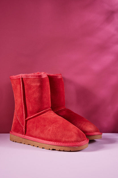 Beautifully Finished Boots in a Timeless Design