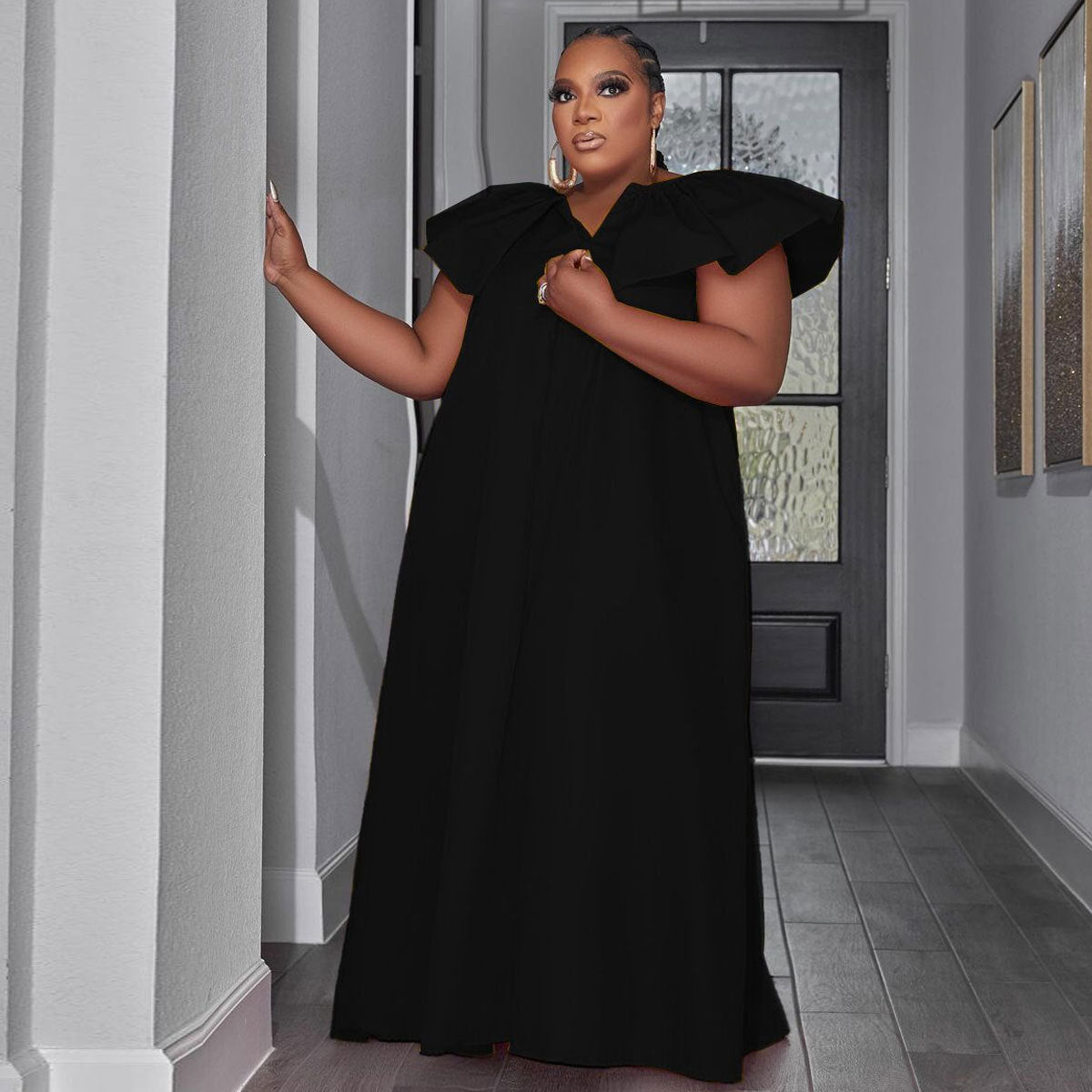 Effortlessly Elegant Dress with a Timeless Design