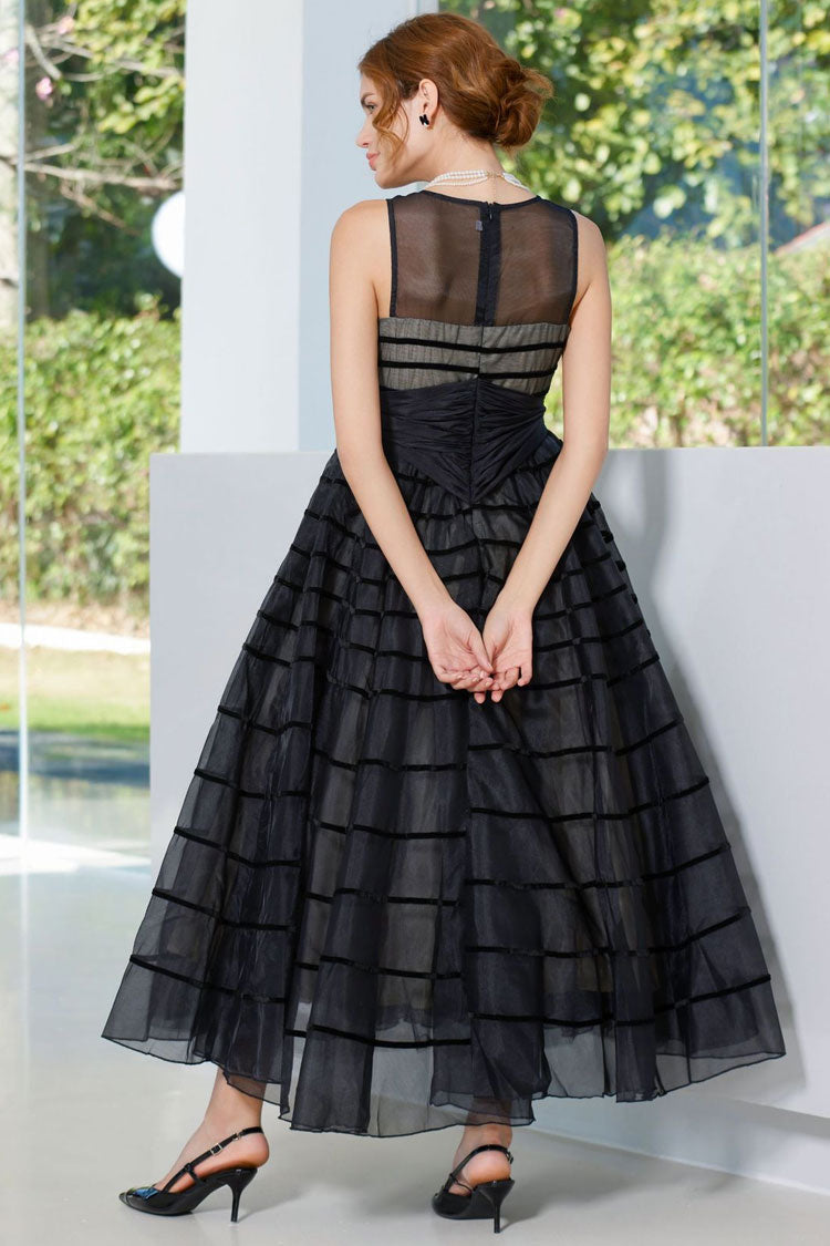 Classic Vintage Dress with a Flattering Fit