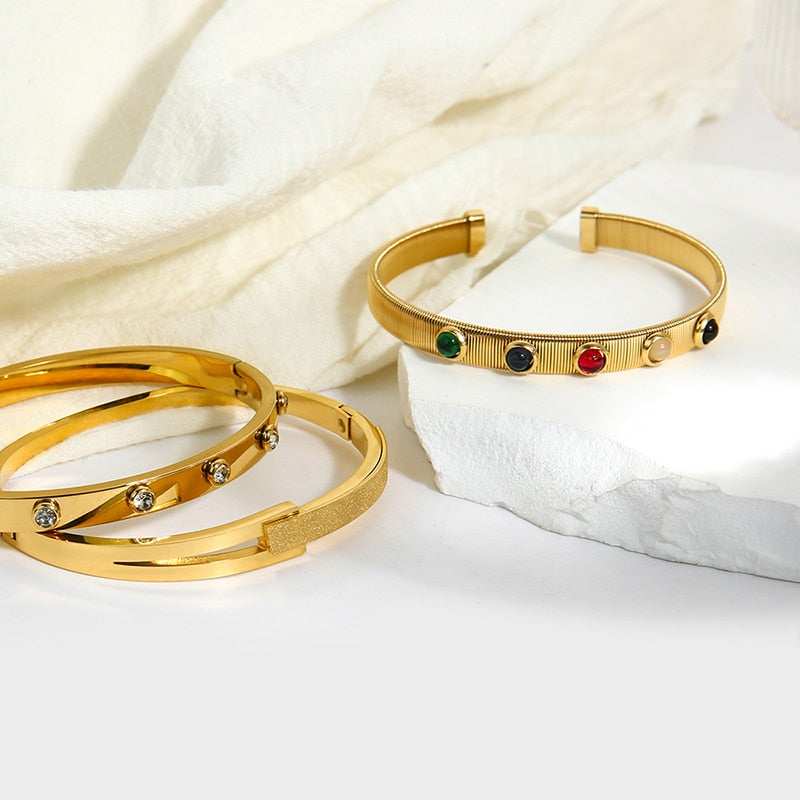 Effortlessly Elegant Garment with a Timeless Design