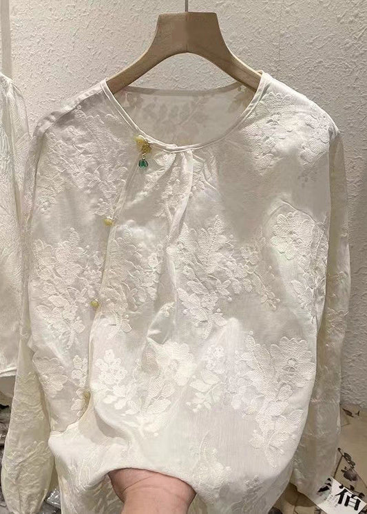 Well Tailored Blouse with a Graceful Silhouette