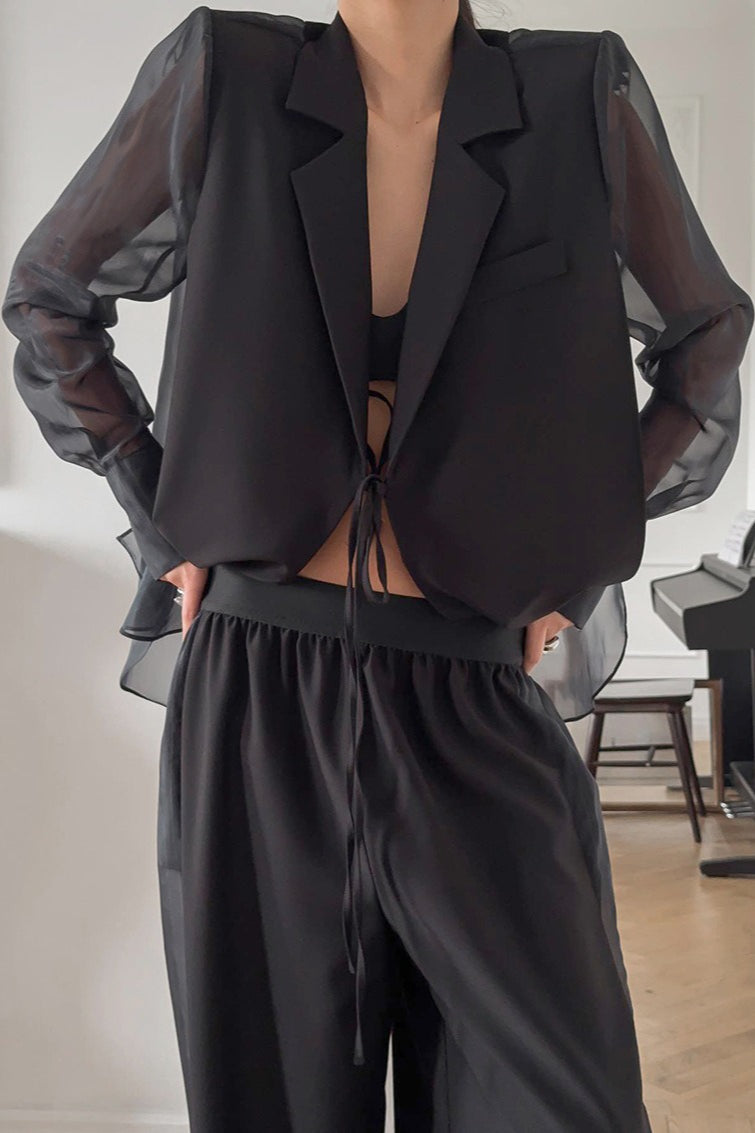 Effortlessly Elegant Pants with a Timeless Design