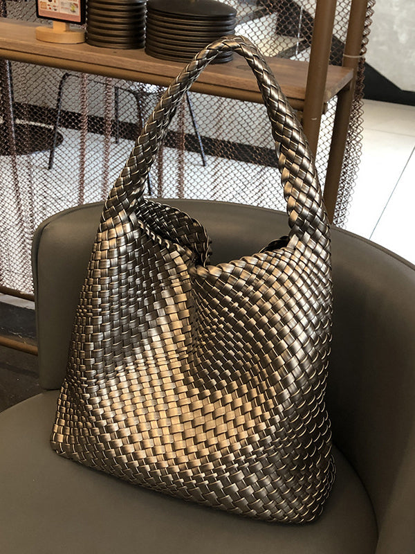 Well Tailored Bag with a Graceful Silhouette