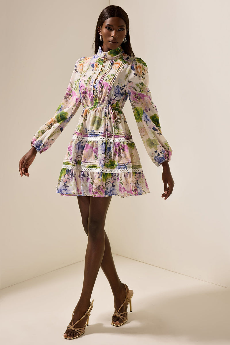 Well Tailored Dress with a Graceful Silhouette