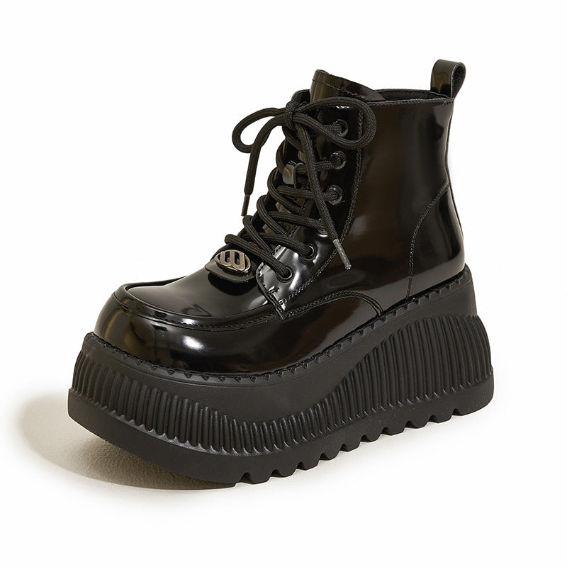 Effortlessly Elegant Boots with a Timeless Design