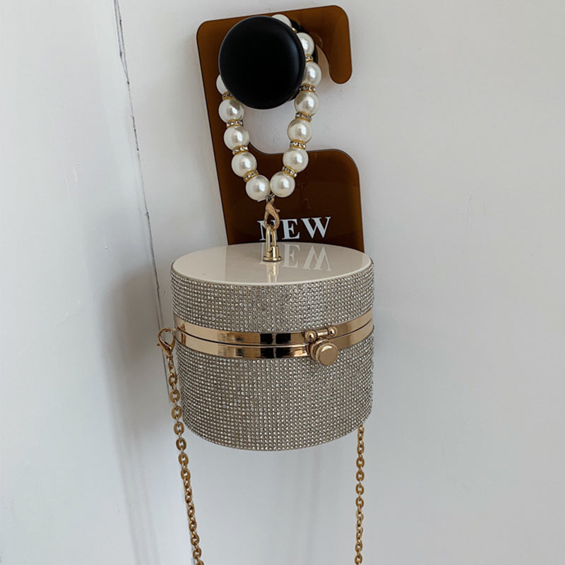 Well Tailored Bag with a Graceful Silhouette