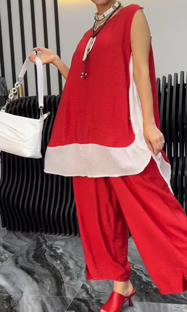 Effortlessly Elegant Pants with a Timeless Design