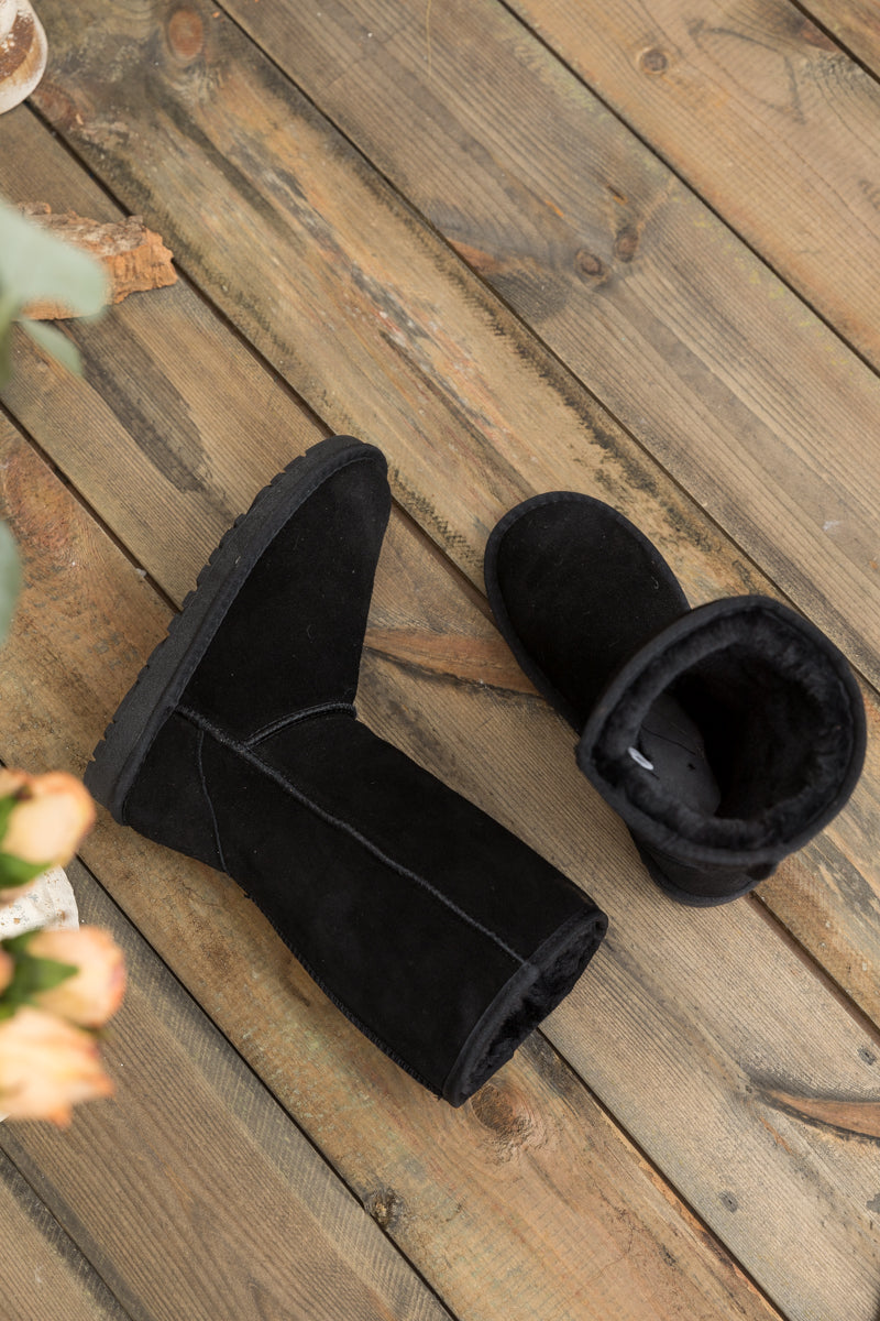 Polished Boots with an Effortless Classic Look