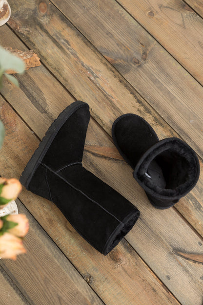 Polished Boots with an Effortless Classic Look