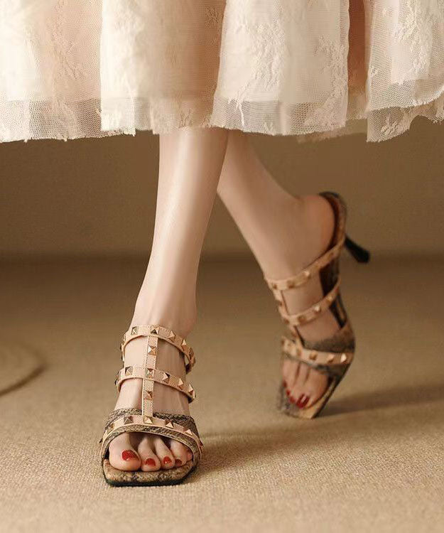 Effortlessly Elegant Sandals with a Timeless Design