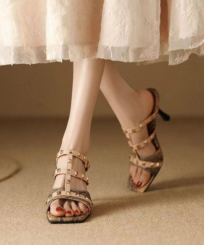 Effortlessly Elegant Sandals with a Timeless Design