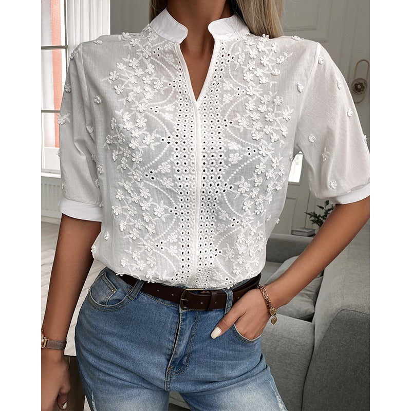 Effortlessly Elegant Blouse with a Timeless Design