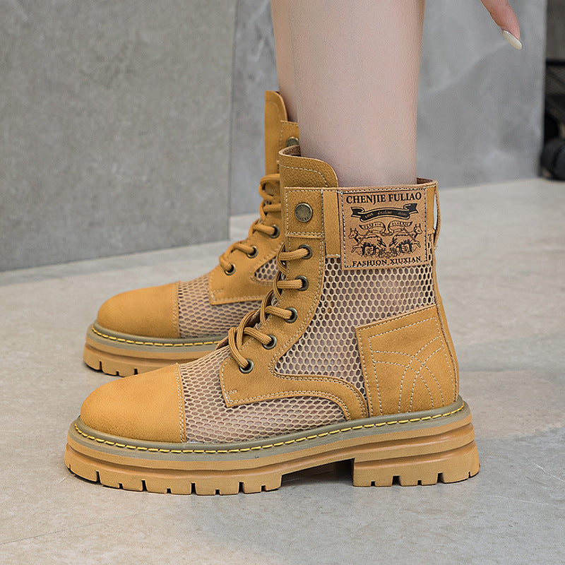 Effortlessly Elegant Boots with a Timeless Design